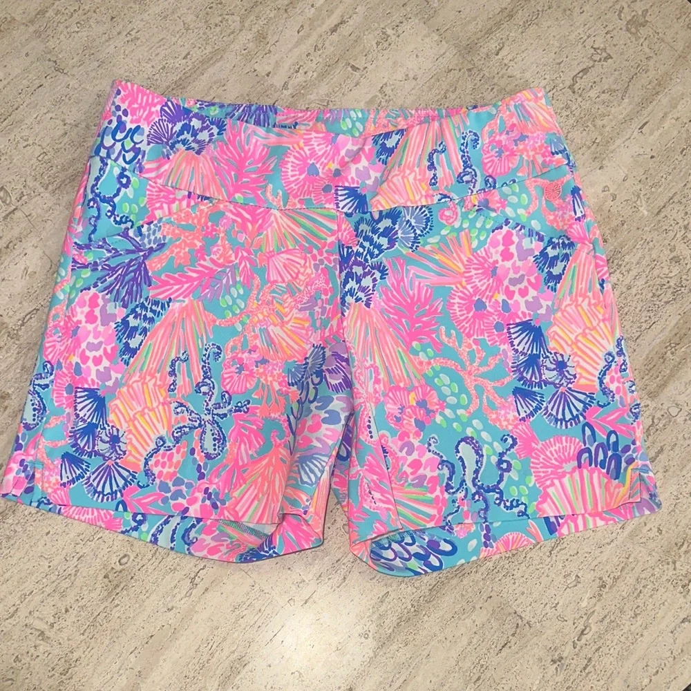 Lilly Pulitzer Nakia Luxletic Shorts in Signature Colorful Print UPF+50 Size 8 - Picture 3 of 15